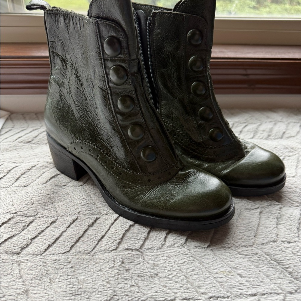 Stylish Green Leather Ankle Boots